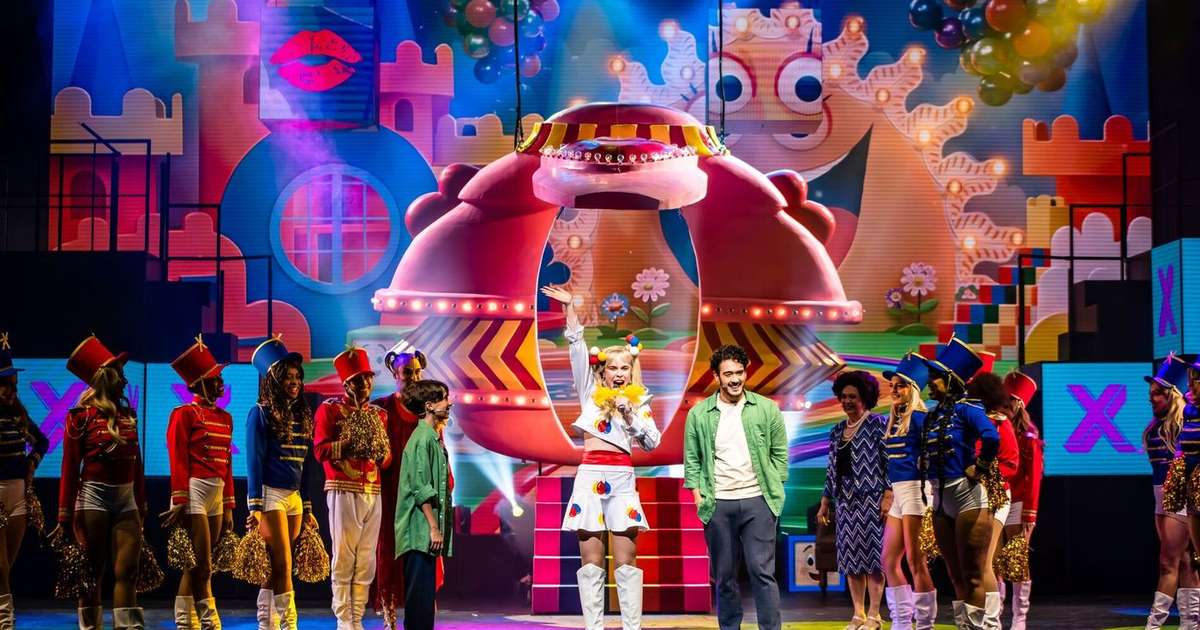 De elenco nota 10 à cenografia impecável: 'Espelho Mágico: o musical' entrega pura nostalgia da TV, mas 2 erros ligam alerta de noveleiros