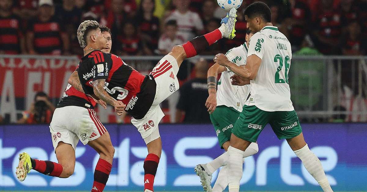 Torcedores do Flamengo intensificam cobrança a Carrascal com visita surpresa a sua residência