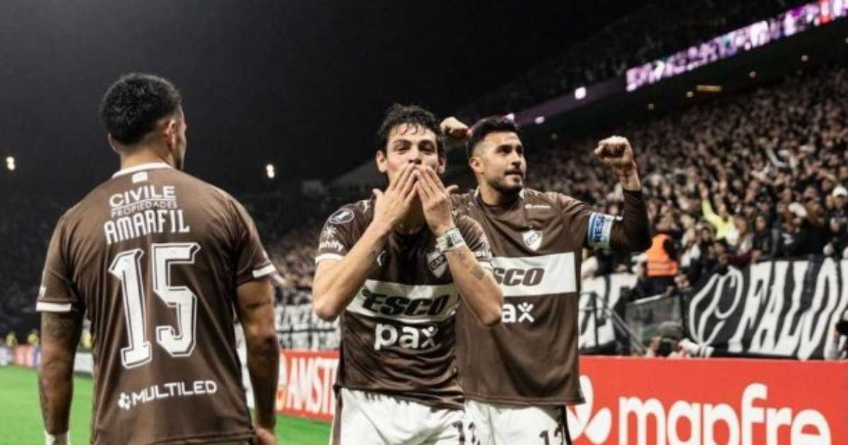 Corinthians é superado pelo Platense após falha de Hugo Souza na Libertadores