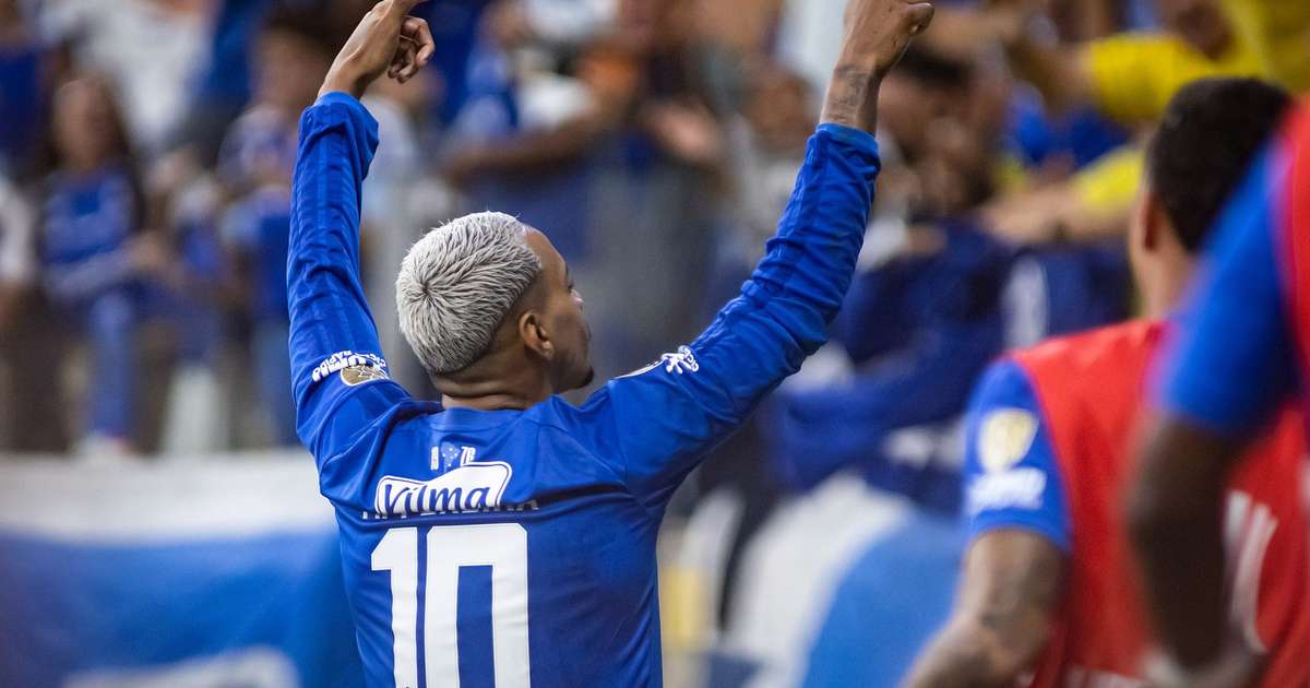 Matheus Pereira brilha em goleada histórica do Cruzeiro sobre o Barcelona e garante oitavas na Libertadores