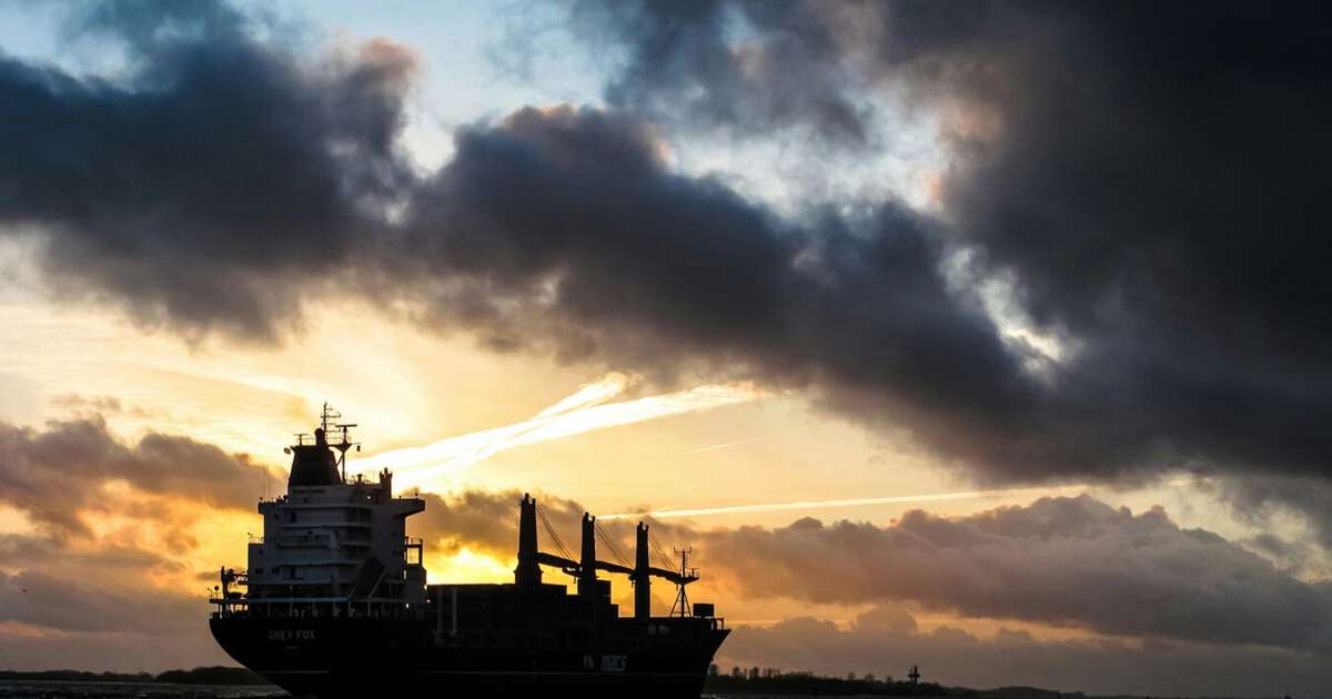 Em 1967, uma guerra fechou o Canal de Suez por oito anos; meio século depois, o Estreito de Ormuz está à beira do mesmo abismo