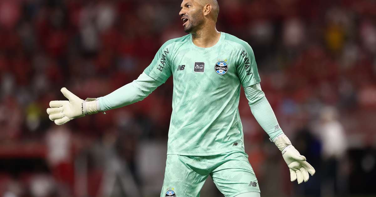 Debut de Gabriel Menegon aos 17 anos expõe fragilidade do Grêmio em meio a crise na defesa