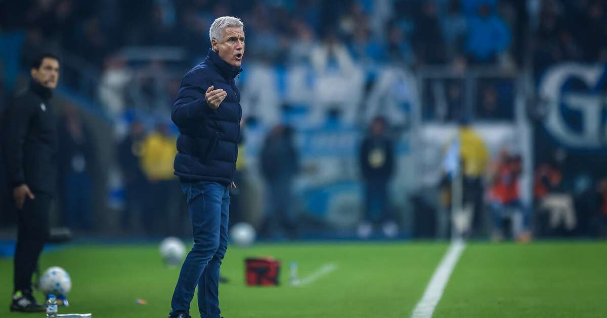 Pressão sobe para Luís Castro após revés do Grêmio e torcida exige resposta imediata