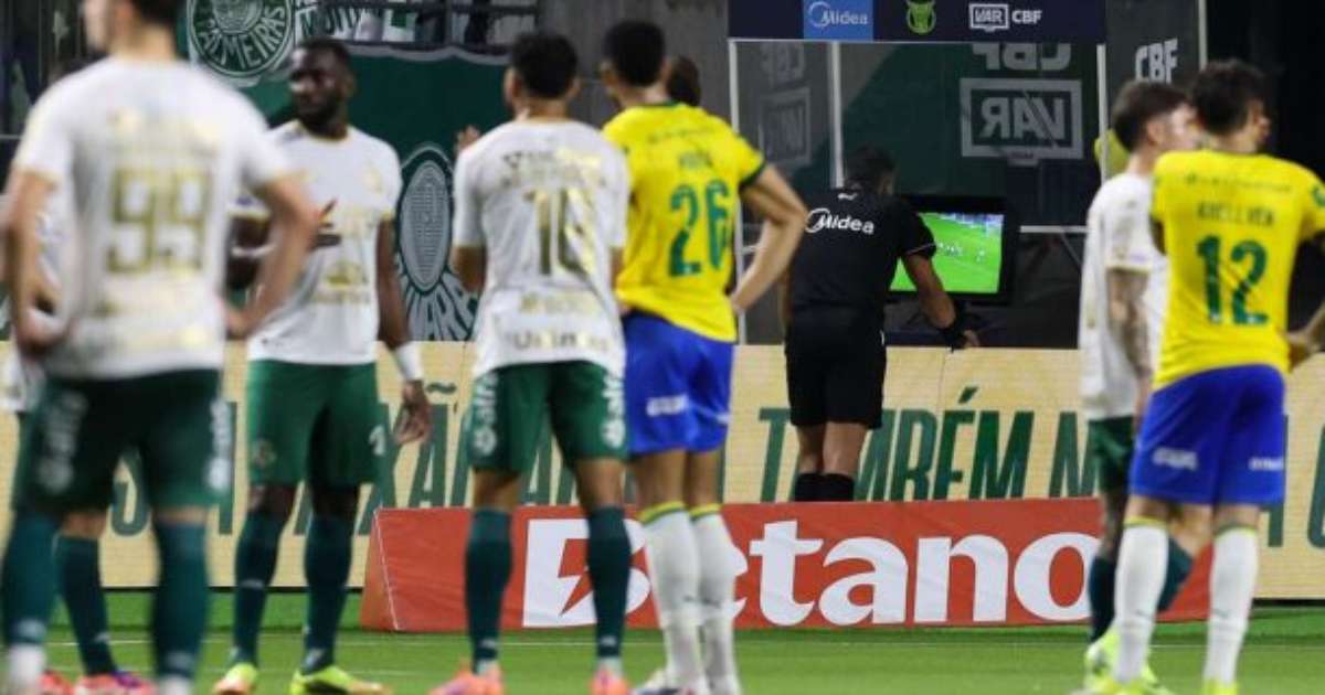 Árbitro Felipe Fernandes de Lima Sob Crítica: Desempenho Polêmico em Lances Decisivos