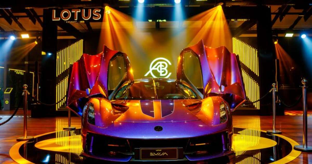 Lotus chega oficialmente com carro mais caro do Brasil de R$ 30 milhões
