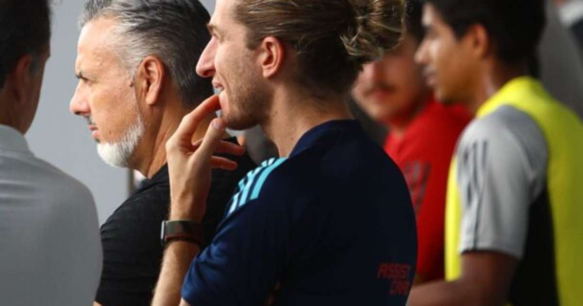 Diretor do Flamengo Reflete Sobre a Decisão de Demitir Filipe Luís e seus Impactos