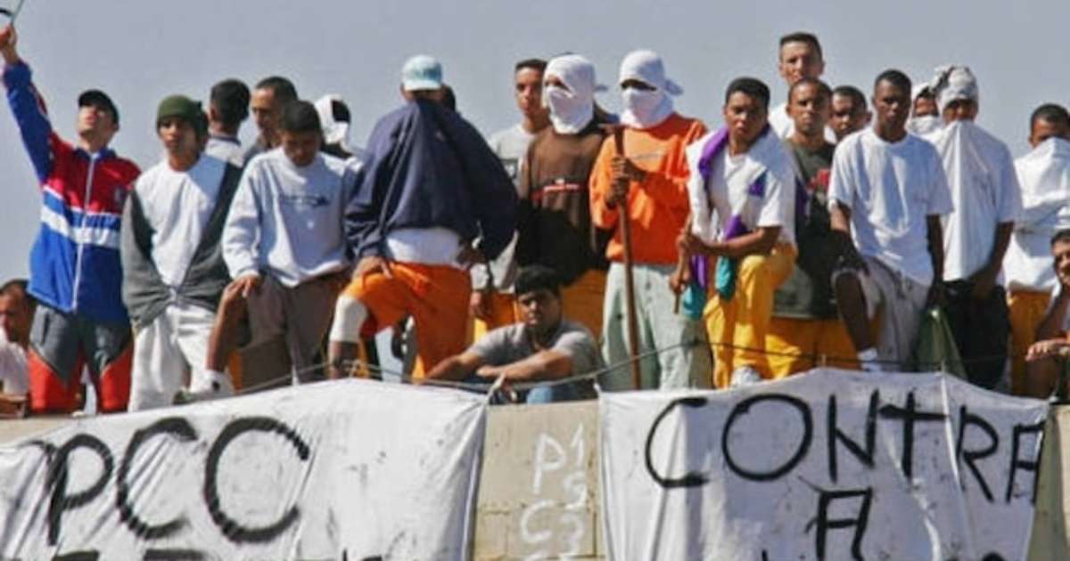Maioria dos brasileiros acredita que classificar PCC e CV como terroristas põe em risco moradores de comunidades, diz pesquisa