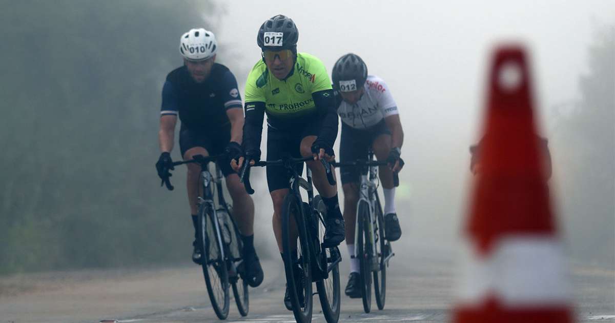 Ciclismo de estrada da olimpíada dos advogados desafia atletas no frio em percursos de 50 km e 30 km