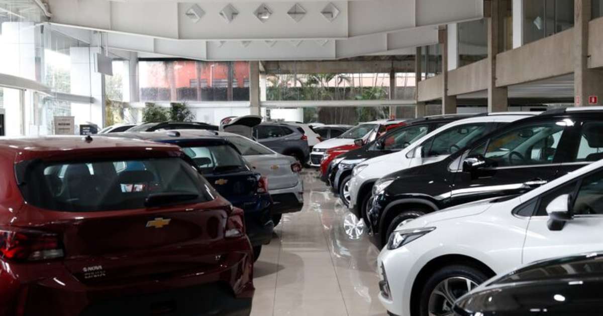 Ruins de revenda: saiba quais são os carros que mais perdem valor e encalham nas lojas