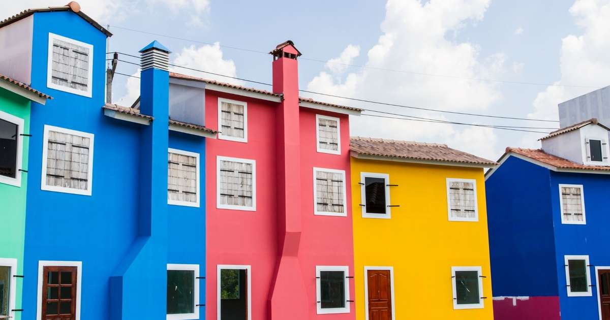 A revolução das cores: Por que as pessoas cansaram de morar em casas que parecem consultórios