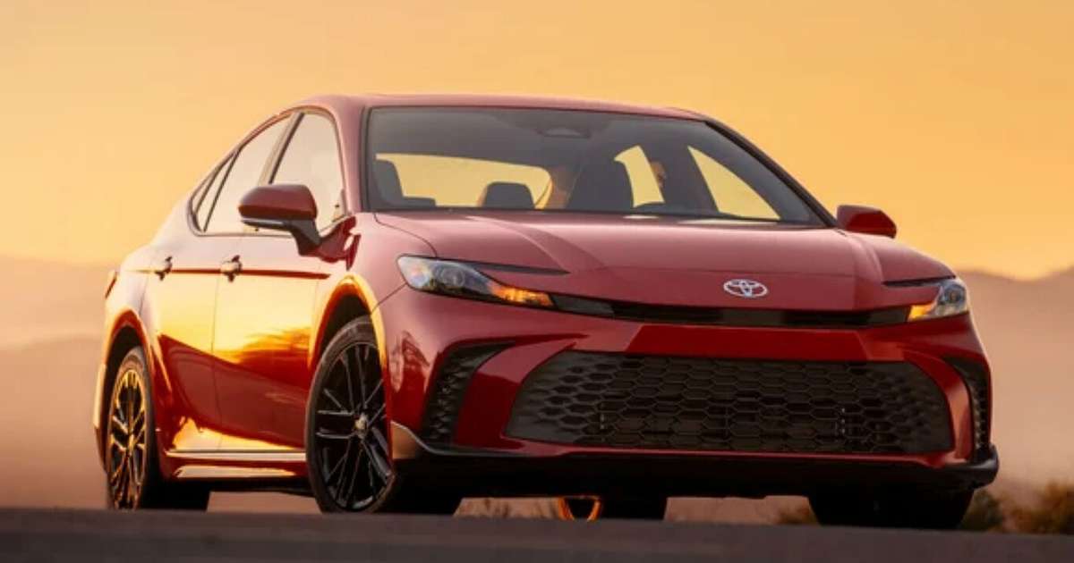 A Toyota apresenta um sedã totalmente novo com motor de 7 cilindros