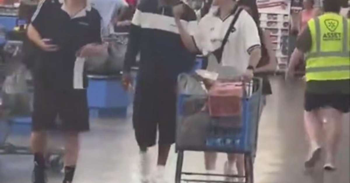 Lamine Yamal é flagrado em hipermercado nos EUA e viraliza na internet