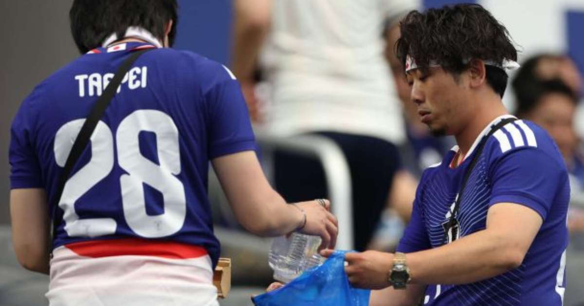 Japão dá exemplo com limpeza de vestiário e arquibancadas após estreia na Copa