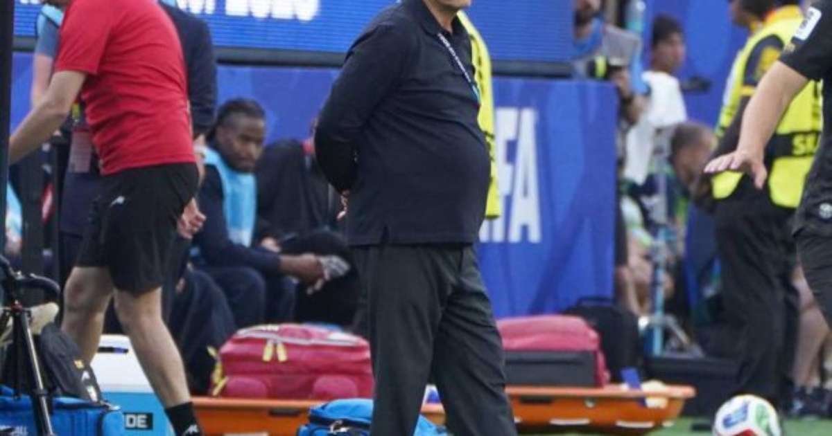 Técnico do Irã relata ordem de retorno imediato após estreia na Copa