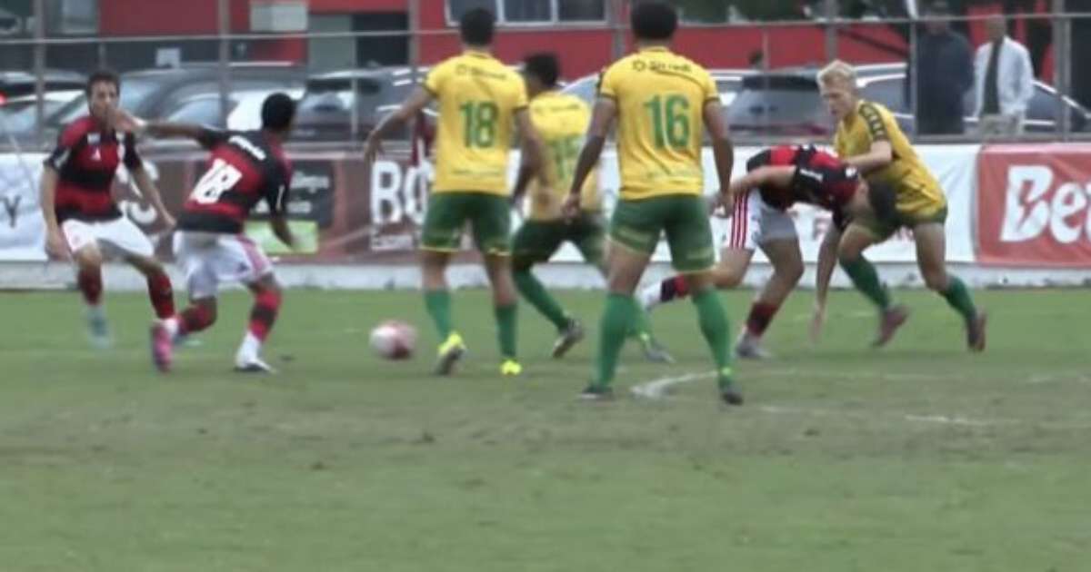 Nos acréscimos! Johnny bate pênalti com frieza e evita derrota do Flamengo no Sub-20