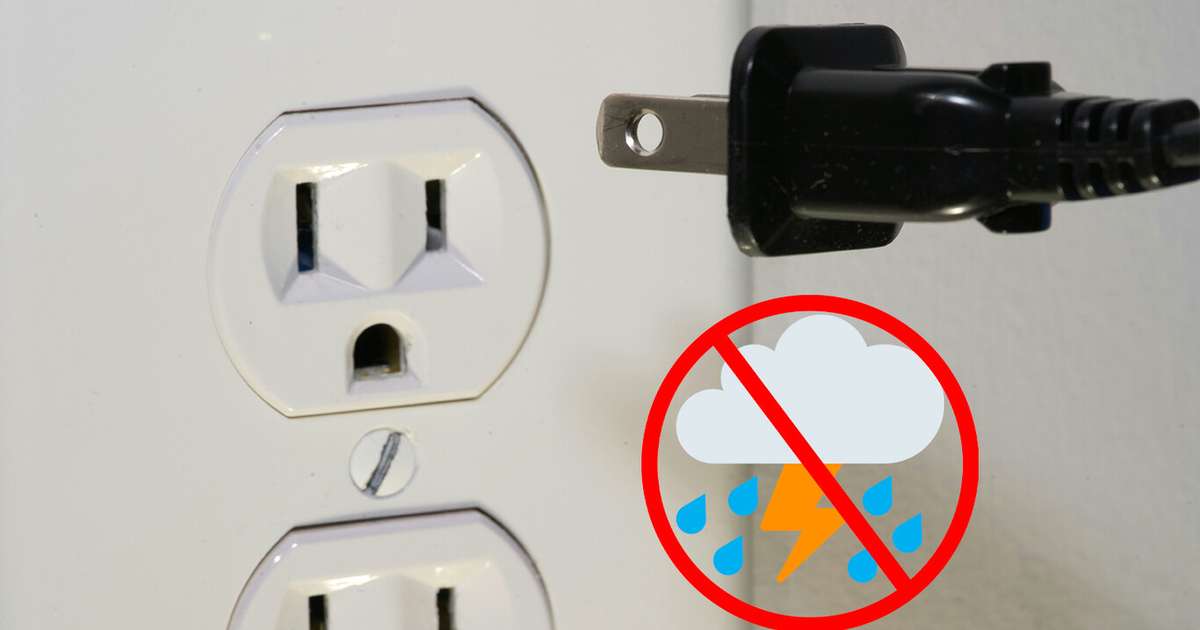 Tirar os eletrônicos da tomada durante tempestades é uma boa ideia, dizem especialistas