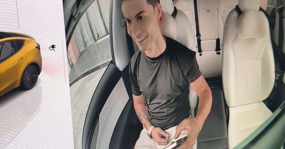 Motoristas usam bonecos do Cristiano Ronaldo para enganar sistema da Tesla