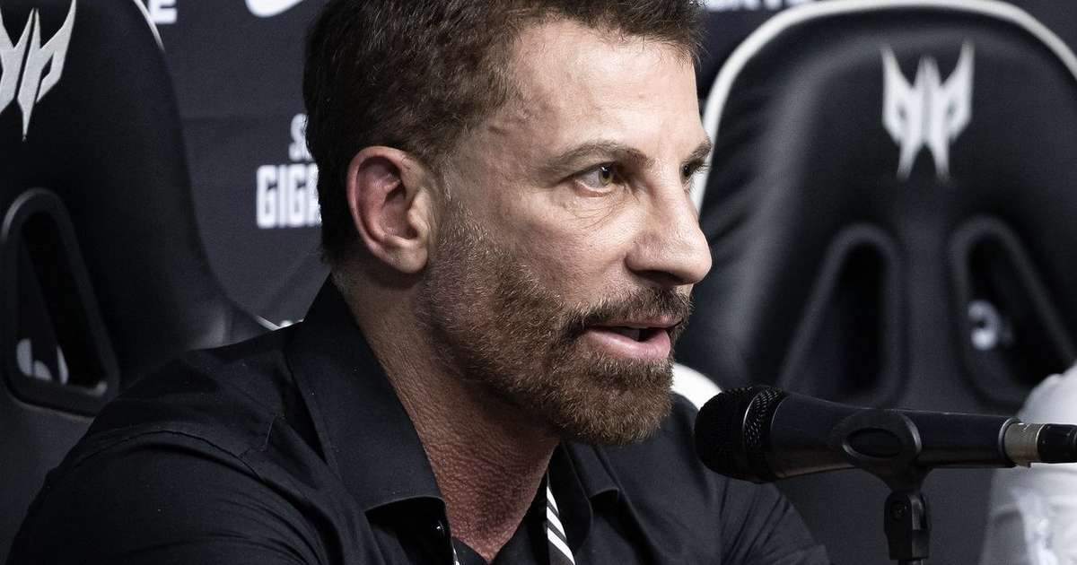 Após saída de Renato, Vasco trabalha com nomes estrangeiros para o comando técnico