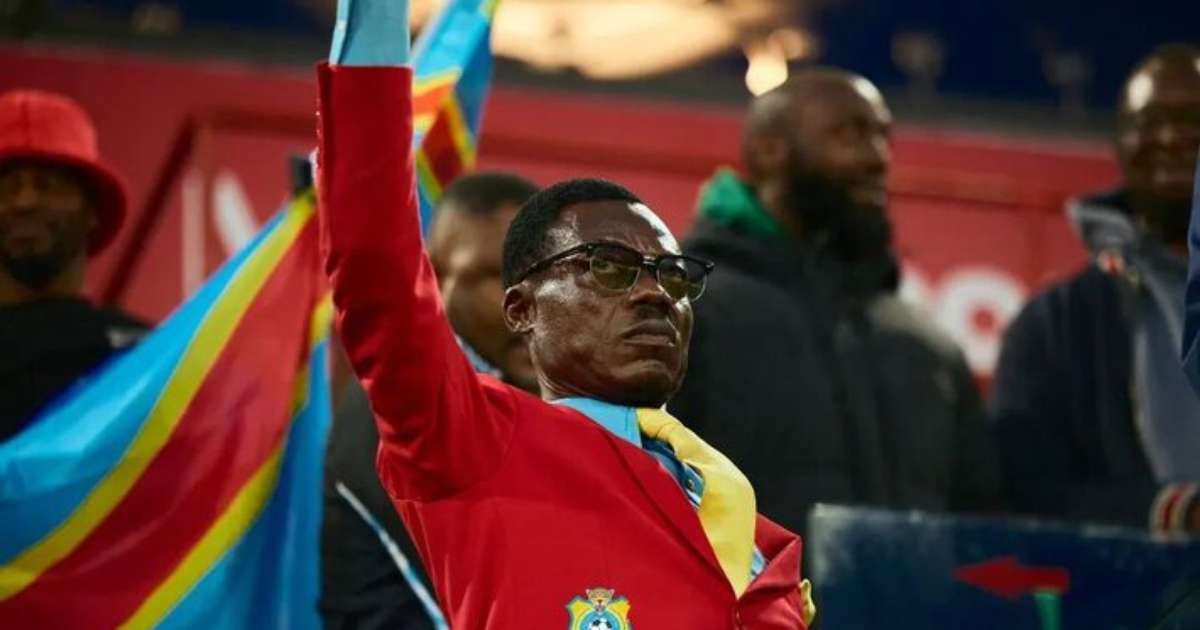 Copa 2026: quem é o torcedor da RD Congo que fica 90 minutos imóvel no estádio
