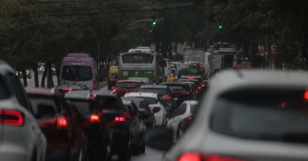 São Paulo registra recorde de trânsito em 2026 em dia de chuva e jogo do Brasil na Copa do Mundo