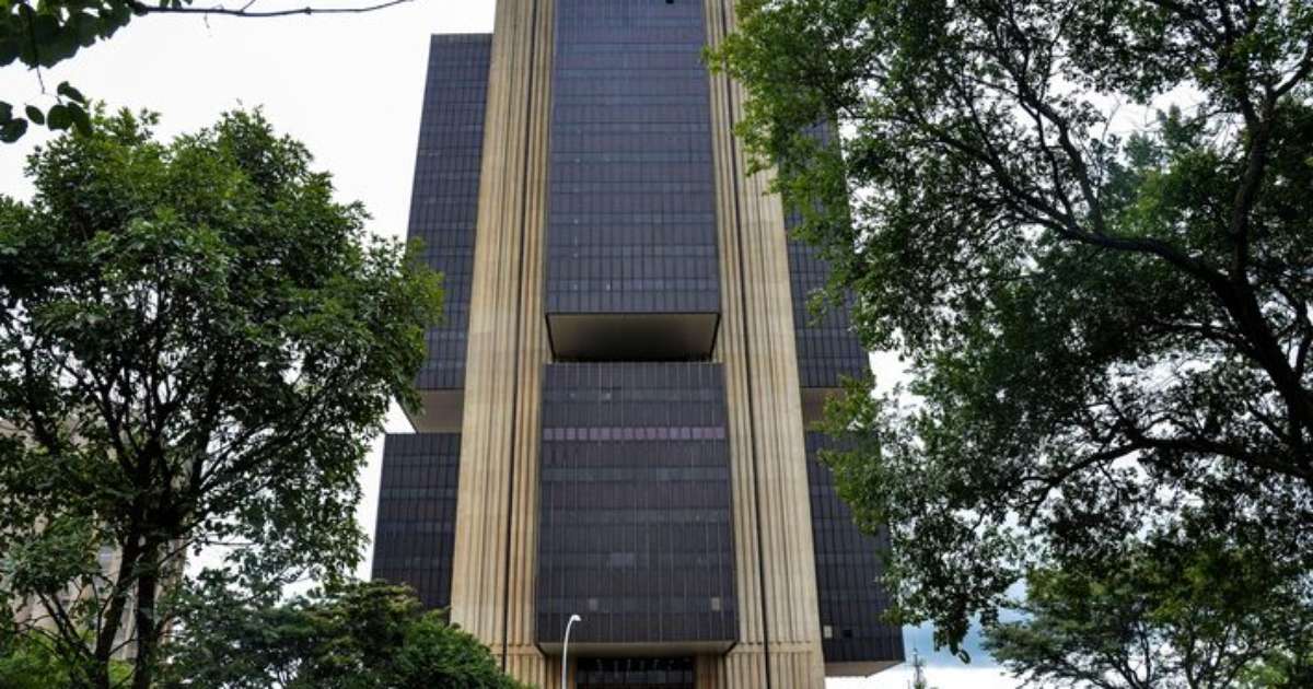 Dia de Copom: Selic deve cair para 14% e BC pode sinalizar pausa no ciclo de cortes de juros