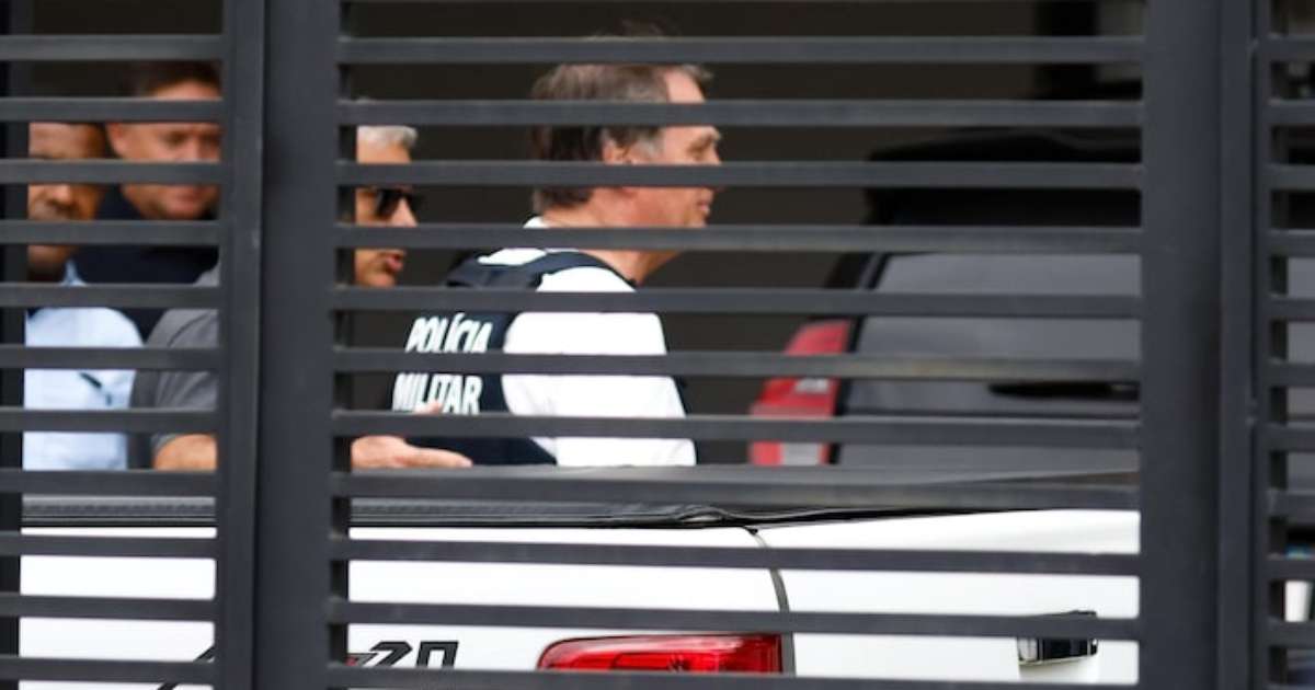 Moraes determina que PGR analise se arma apreendida de Bolsonaro é 'falta grave' na prisão domiciliar