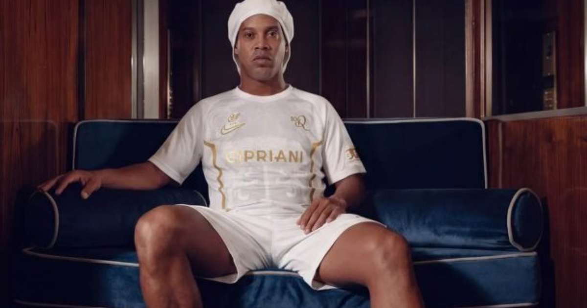 Clube da Série C da Itália anuncia acerto com Ronaldinho