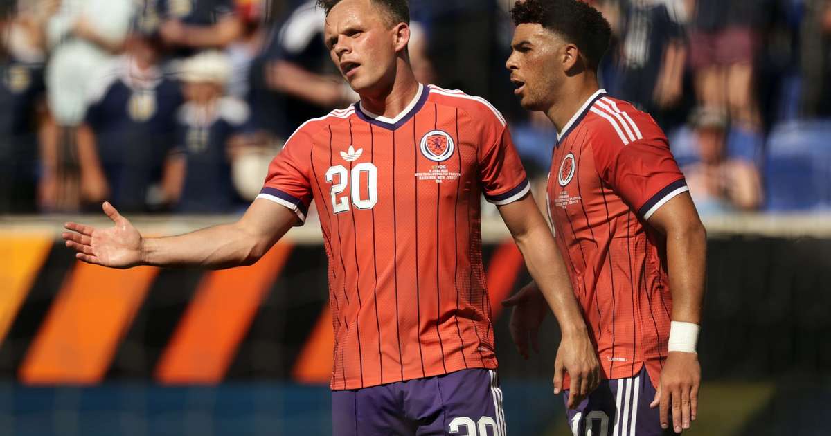 Atacante da Escócia admite carinho pelo Brasil: 'Foi o primeiro campeão que vi'