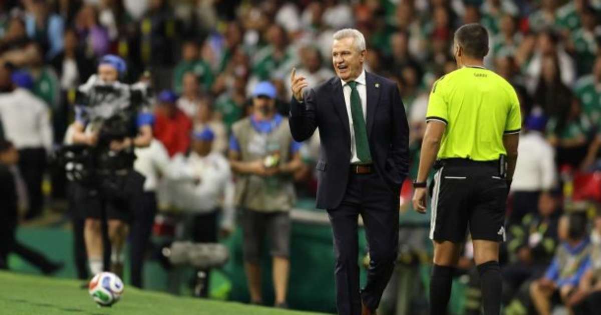 Técnico do México admite surpresa com postura tcheca e enaltece Ochoa: "Uma lenda"