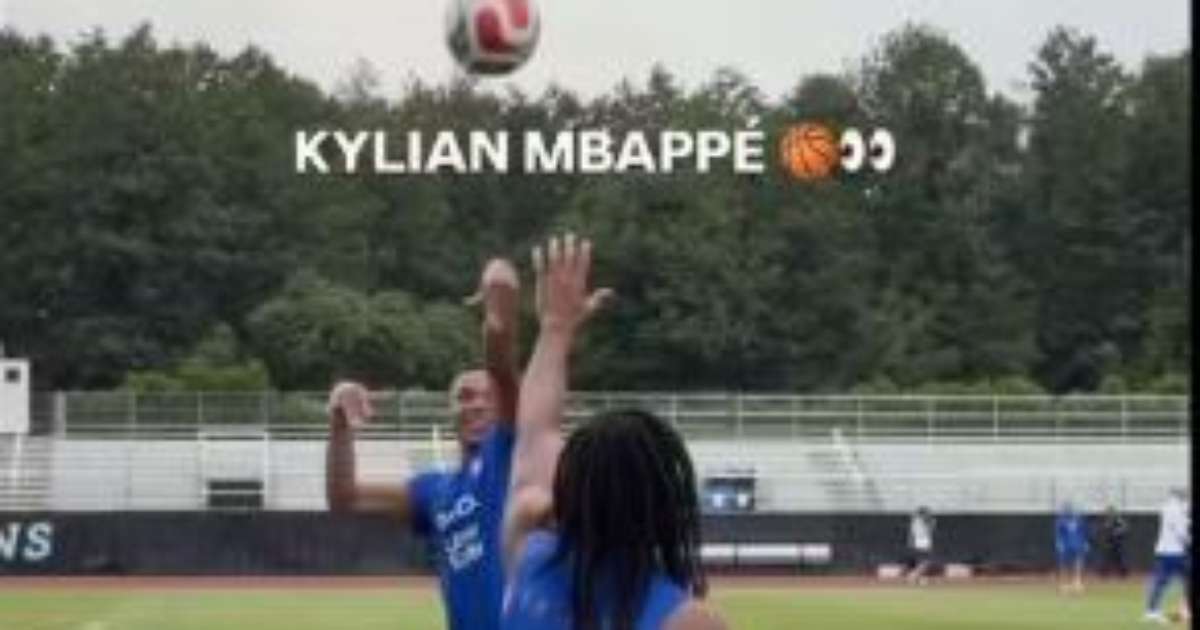 Mbappé mostra habilidade no basquete e faz cesta adaptada em treino da França; assista