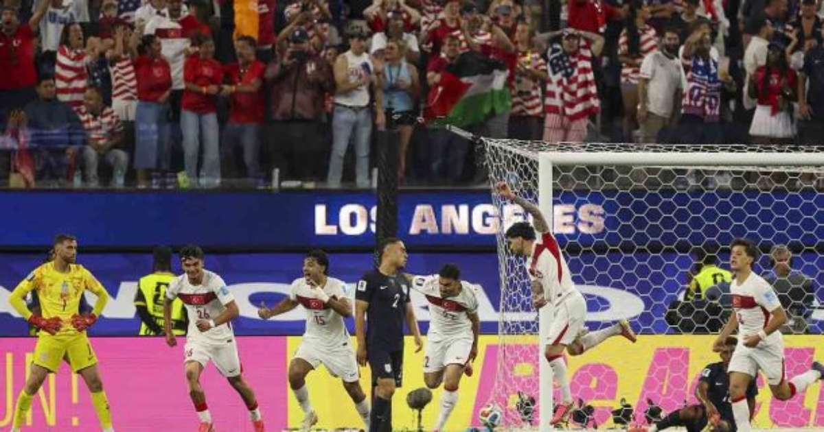 Eliminada, Turquia vence Estados Unidos com gol nos acréscimos