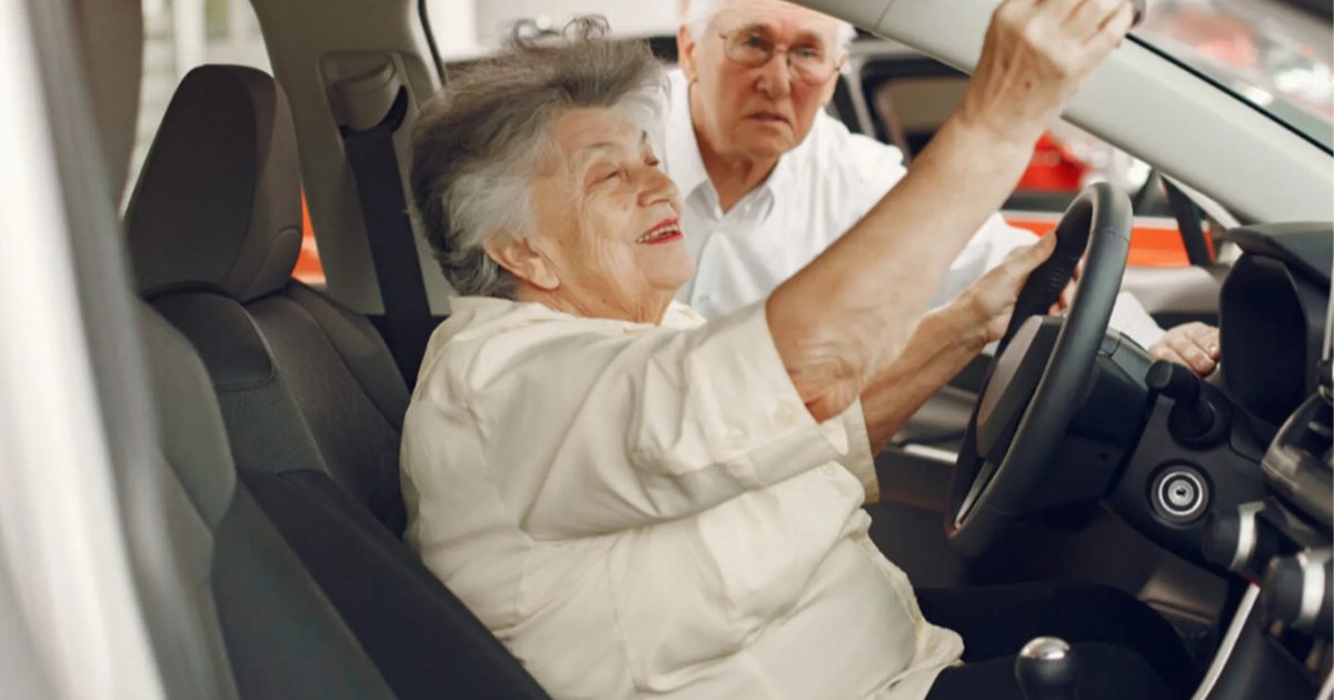 Idosos terão desconto na compra de carros? Projeto volta aos holofotes, mas realidade é outra