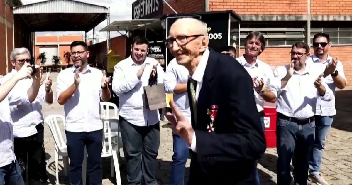 Brasileiro entrou para o Guinness após trabalhar 86 anos na mesma empresa e deixou uma lição sobre felicidade antes de morrer