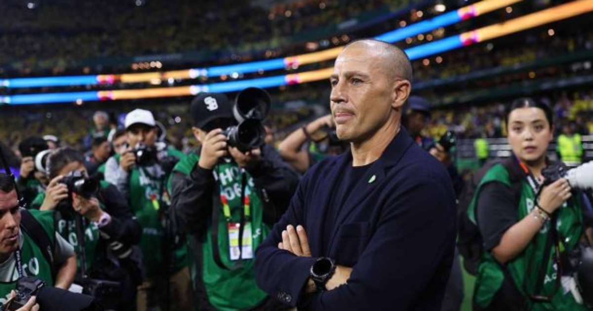 Técnico com quinto maior salário da Copa é eliminado sem marcar pontos
