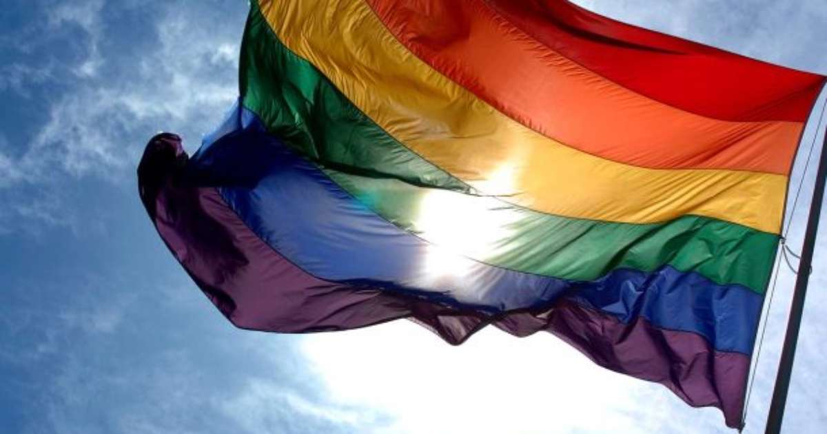 Clubes Brasileiros Mostram Apoio ao Dia do Orgulho LGBTQIA+ com Mensagens de Inclusão e Diversidade no Futebol