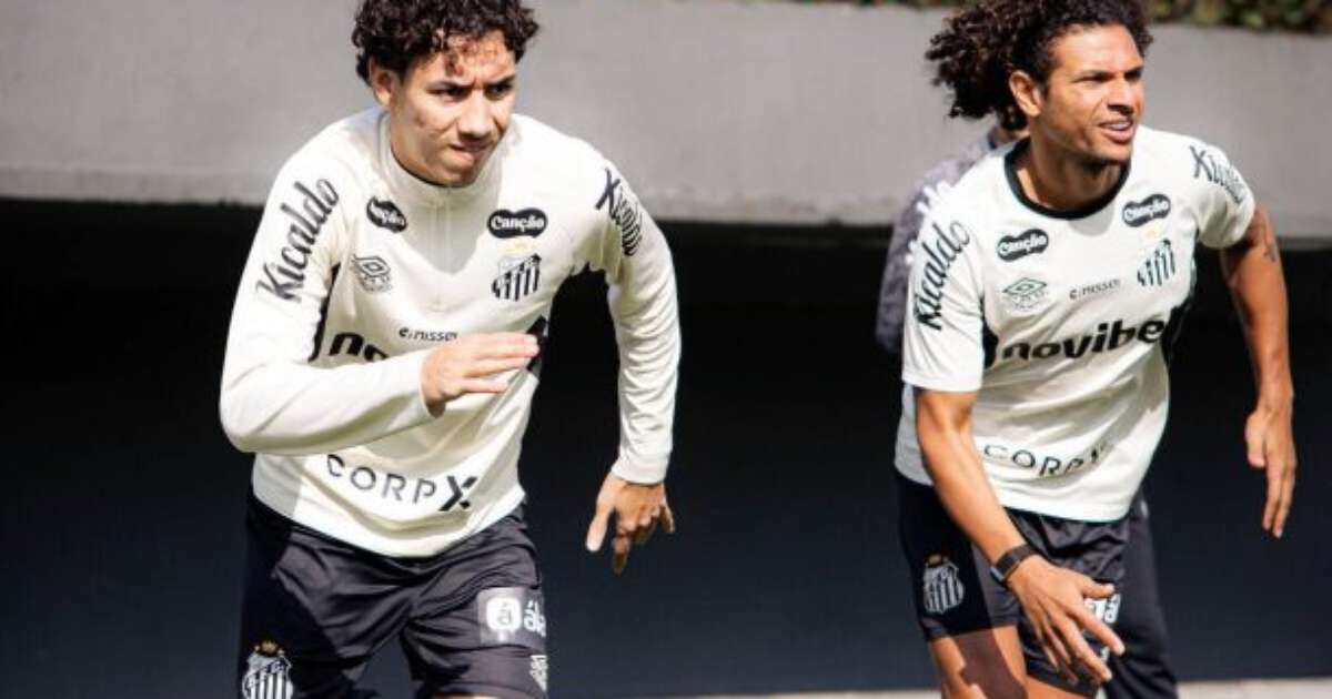 Santos faz treino físico no CT, e dupla volta a trabalhar no campo