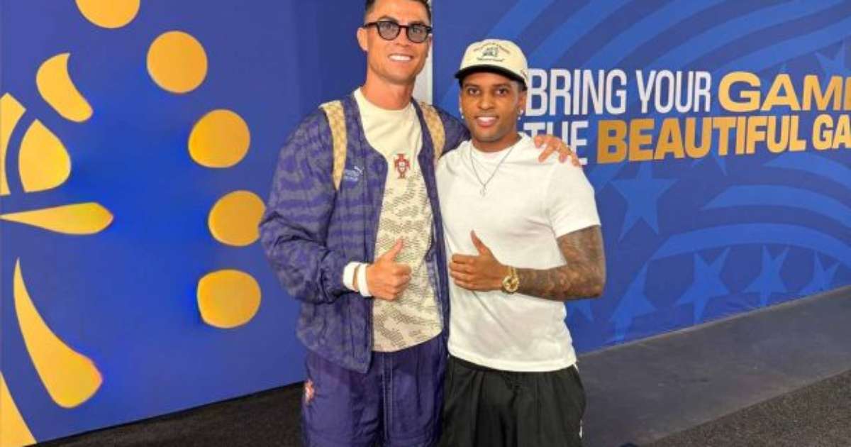 Lesionado, Rodrygo recebe conselho de Cristiano Ronaldo durante encontro em Miami; vídeo