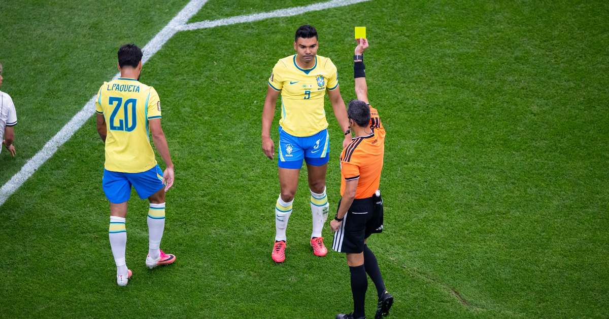 Casemiro pendurado — e a Seleção nervosa — photo: Terra Futebol