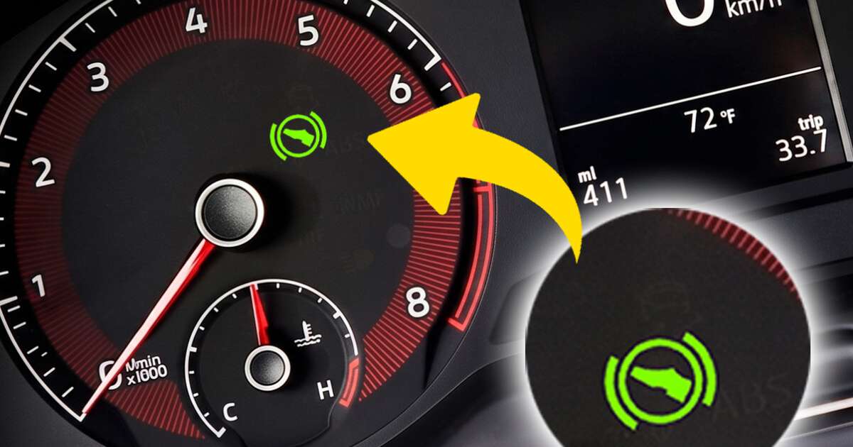 O que significa a luz em formato de sapato nos painéis dos carros automáticos?