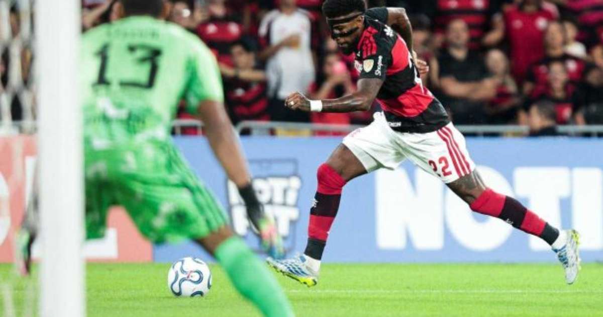 Flamengo esfria negociação por Emerson Royal, alvo do Aston Villa (ING)