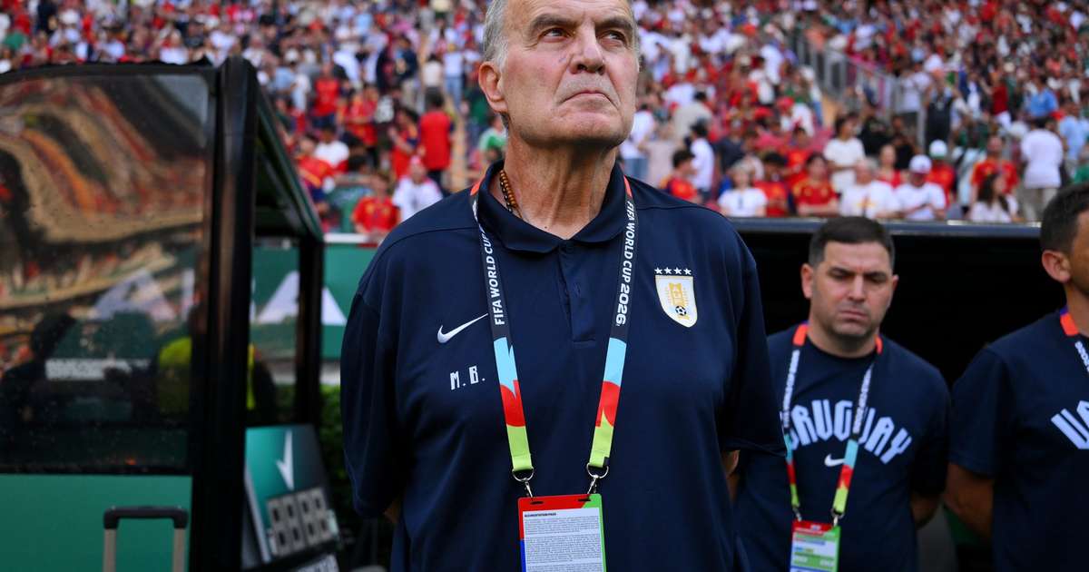 Bielsa responde críticas do Flamengo e faz revelação sobre Arrascaeta após eliminação do Uruguai