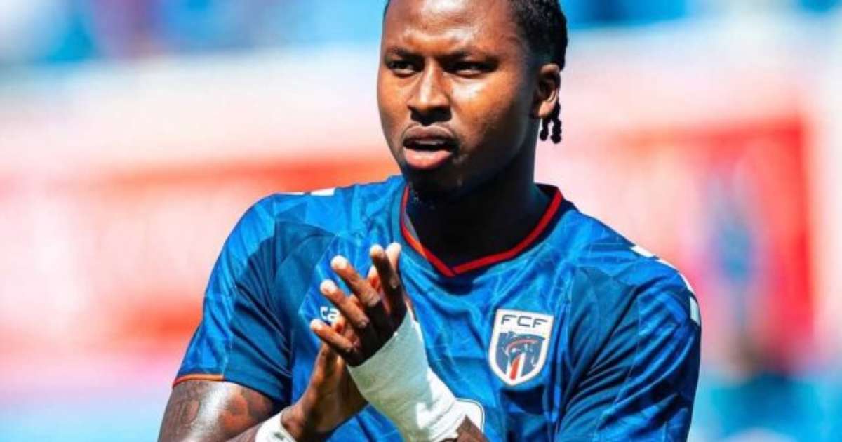Jogador de Cabo Verde "ignora" Messi e prefere trocar de camisa com Otamendi