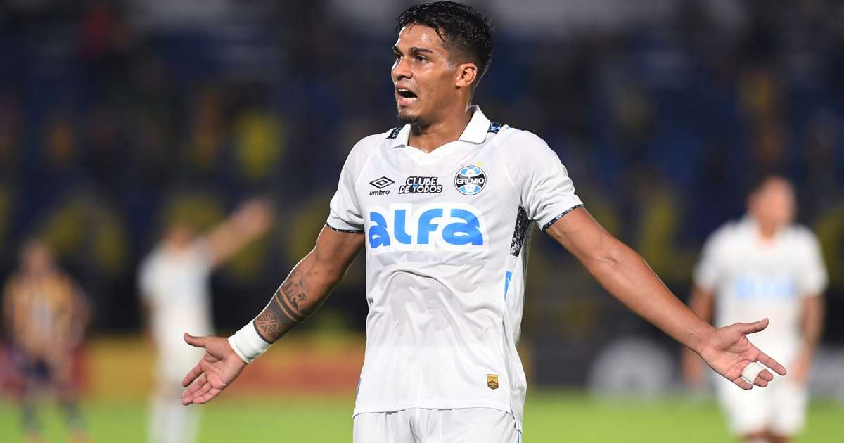 Peñarol acerta compra de Matías Arezo e garante atacante até 2029 por R$ 18,1 milhões