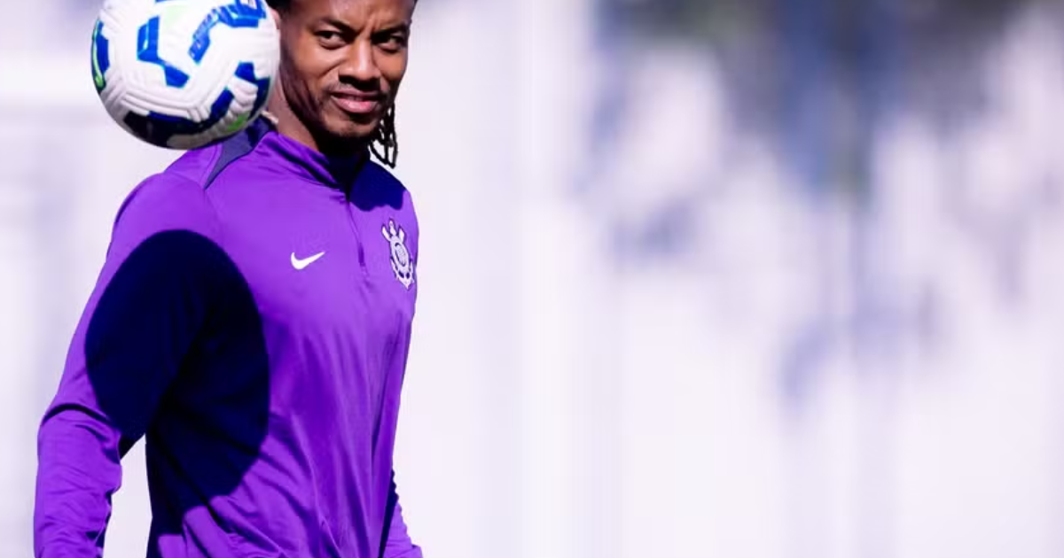 Torcida do Corinthians aprova renovação de André Carrillo