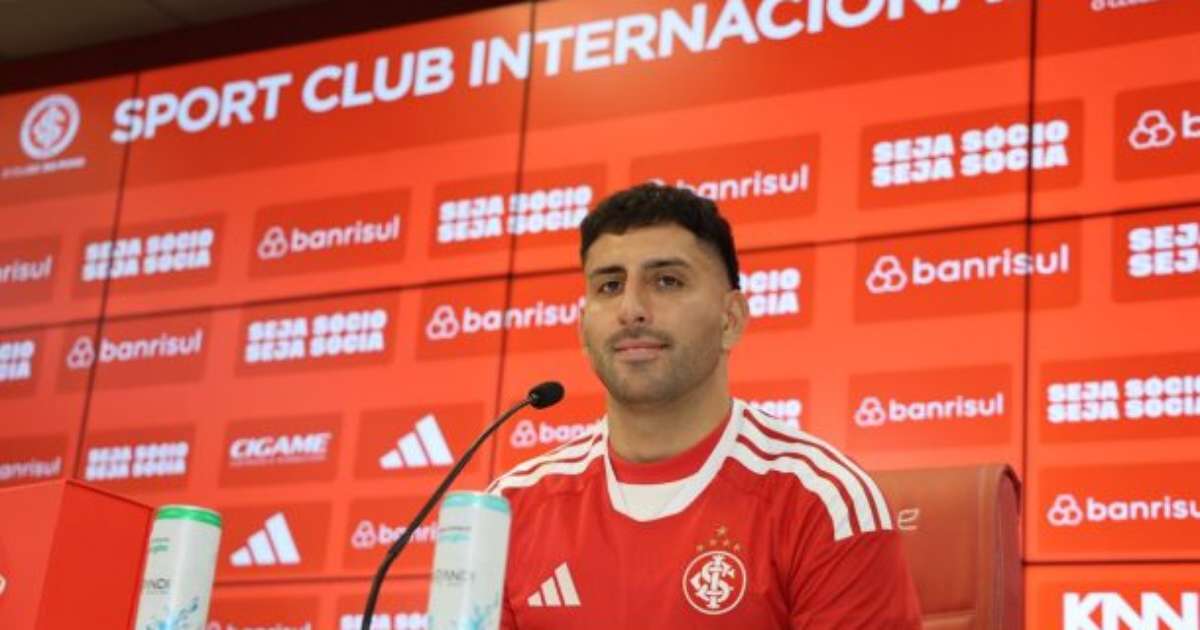 Maripán veste camisa de Figueroa e faz promessa à torcida do Internacional