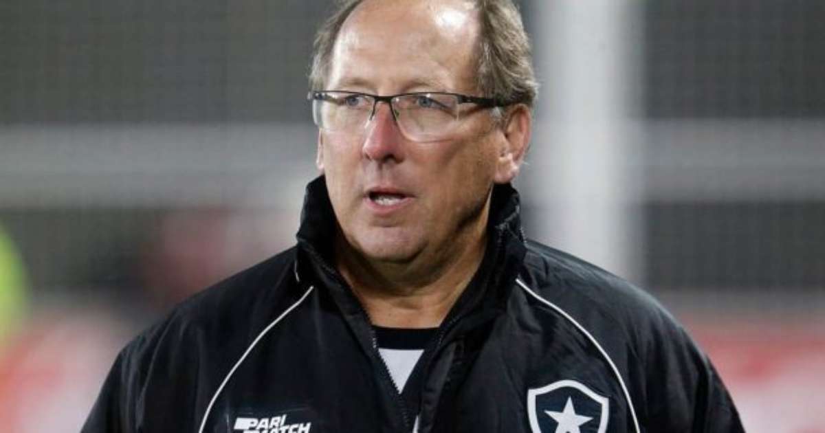 Botafogo oficializa saída definitiva de John Textor do Conselho da SAF