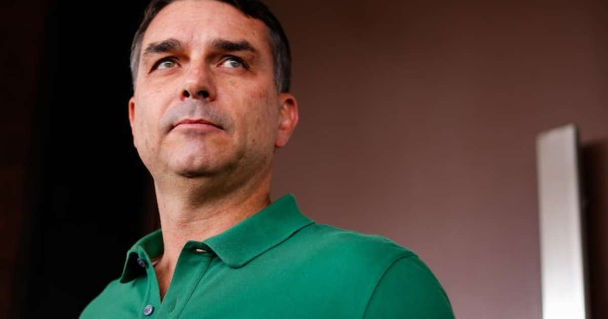 Flávio Bolsonaro ataca Lula após novo tarifaço: 'Biden brasileiro está ranzinza e se tornou perigo'