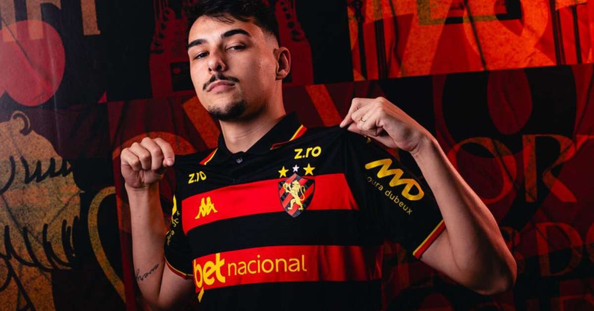 Right-back Claudinho posing in official club gear following his loan transfer to Sport.