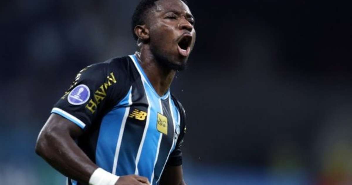 Amuzu volta a treinar e Grêmio se arma para teste decisivo contra o Cruzeiro em Brasília