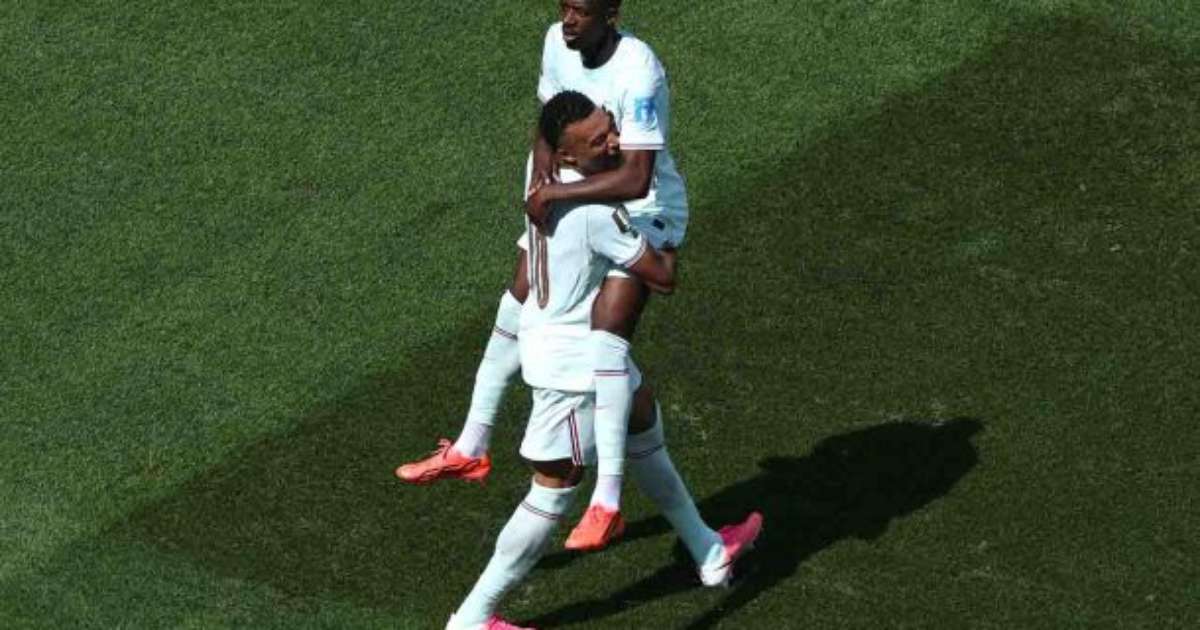Mbappé e Dembélé igualam marca de dupla do penta do Brasil em 2002